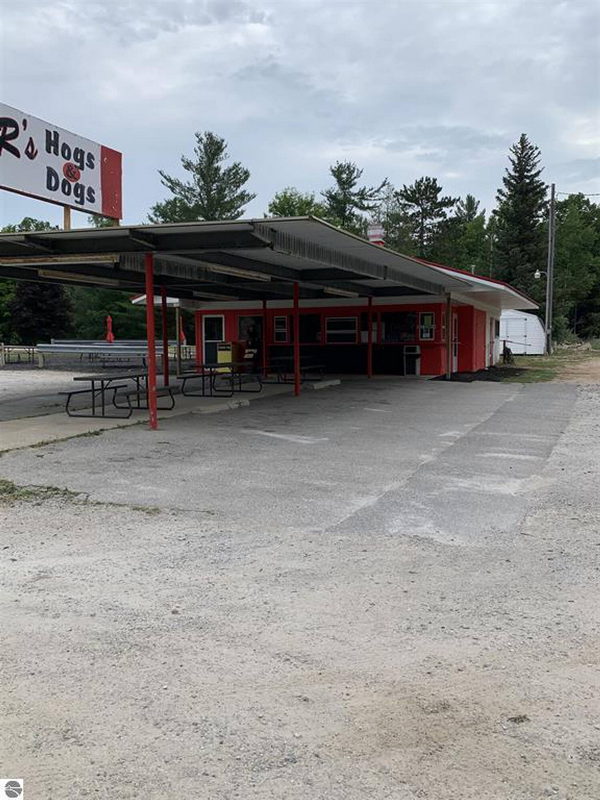 Big Rs Hogs & Dogs - Real Estate And Website Photo (newer photo)